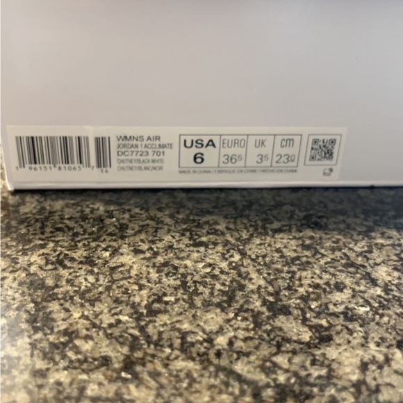 Jordan Brand Wmns Air Jordan 1 Acclimate 6 - Picture 4 of 4